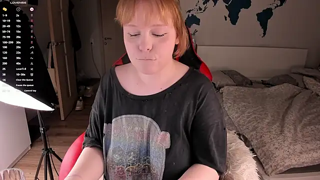 LisaLaas online show from December 3, 7:17 pm