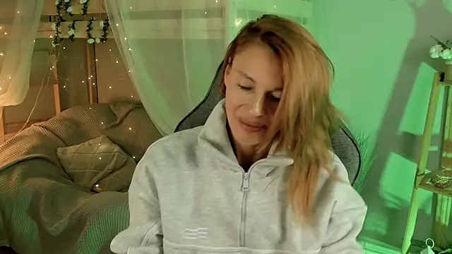 MistyBarnes online show from November 2, 11:59 am