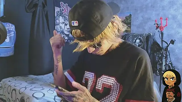 AcidMilo online show from November 10, 8:25 pm