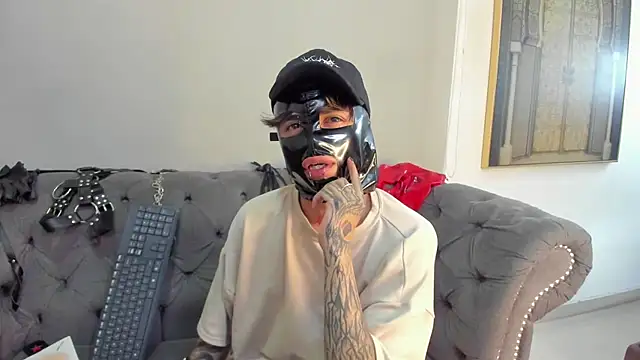Snapshot of AcidMilo chatting on December 2, 4:26 pm AcidMilo online show from December 2, 4:26 pm