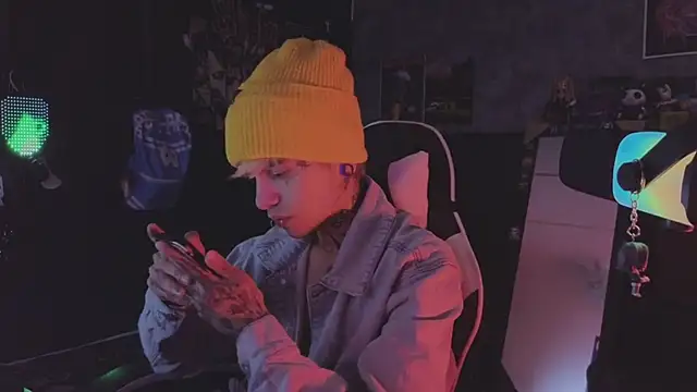 AcidMilo online show from March 19, 9:59 pm