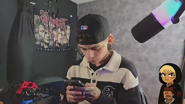 Snapshot of AcidMilo chatting on October 15, 5:54 pm AcidMilo online show from October 15, 5:54 pm