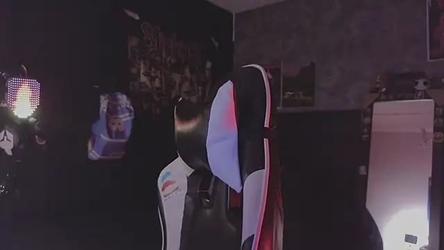 AcidMilo online show from March 10, 11:20 pm