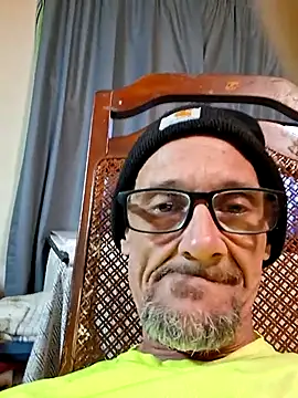 Snapshot of hotnicz10 chatting on February 9, 9:51 am hotnicz10 online show from February 9, 9:51 am