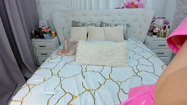 HottieSweetBritney online show from March 13, 1:27 pm