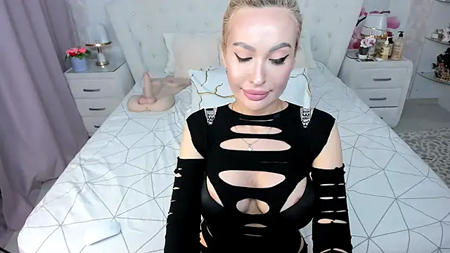 Snapshot of HottieSweetBritney chatting on May 16, 1:37 am HottieSweetBritney online show from May 16, 1:37 am