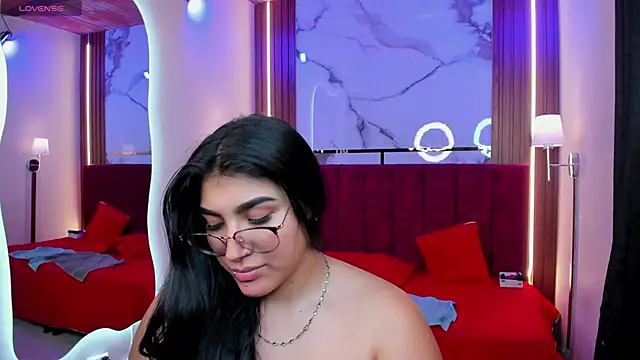 Snapshot of More-hot chatting on March 10, 3:30 pm More-hot online show from March 10, 3:30 pm