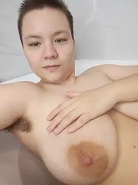 Snapshot of GoldMelissa chatting on October 12, 9:43 am GoldMelissa online show from October 12, 9:43 am