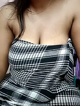 Snapshot of Nia__09 chatting on February 18, 10:25 pm Nia 09 online show from February 18, 10:25 pm