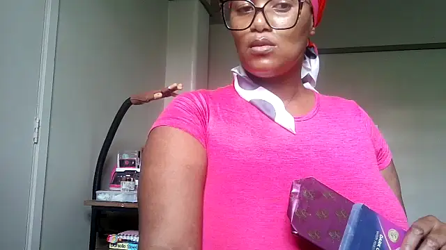 Snapshot of Charlie-Crawford chatting on October 29, 6:12 am Charlie-Crawford online show from October 29, 6:12 am