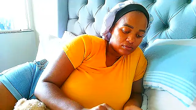 Snapshot of Charlie-Crawford chatting on March 23, 6:37 am Charlie-Crawford online show from March 23, 6:37 am