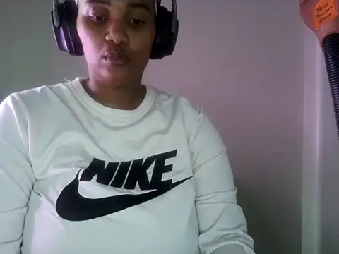 Snapshot of Charlie-Crawford chatting on June 13, 3:10 pm Charlie-Crawford online show from June 13, 3:10 pm