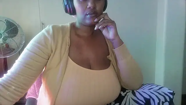 Snapshot of Charlie-Crawford chatting on June 12, 2:48 pm Charlie-Crawford online show from June 12, 2:48 pm
