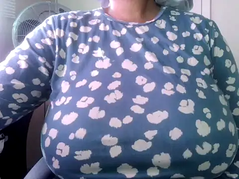 Snapshot of Charlie-Crawford chatting on July 4, 7:26 am Charlie-Crawford online show from July 4, 7:26 am