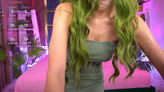 Snapshot of LittleeCutee chatting on October 31, 8:33 am LittleeCutee online show from October 31, 8:33 am