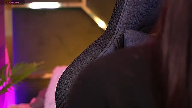 Snapshot of LittleeCutee chatting on October 25, 7:29 am LittleeCutee online show from October 25, 7:29 am