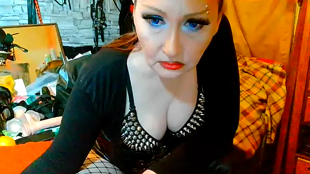 Snapshot of dominatrixredsonyja chatting on May 15, 9:02 pm dominatrixredsonyja online show from May 15, 9:02 pm