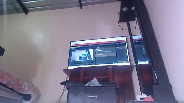 Snapshot of scarlett_bigboobs1 chatting on November 13, 1:20 am scarlett bigboobs1 online show from November 13, 1:20 am