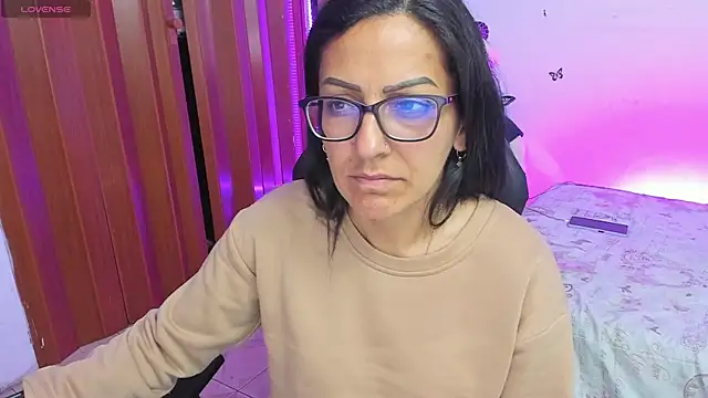 alma blue online show from November 12, 10:35 pm