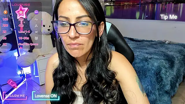 Snapshot of alma_blue chatting on February 4, 11:55 pm alma blue online show from February 4, 11:55 pm