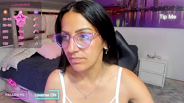 alma blue online show from March 7, 11:43 pm