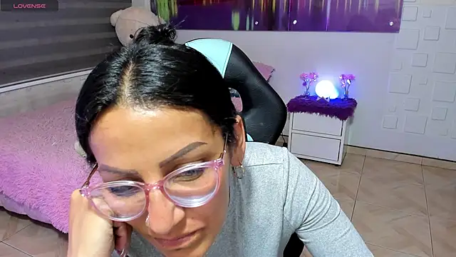 alma blue online show from May 28, 11:32 pm