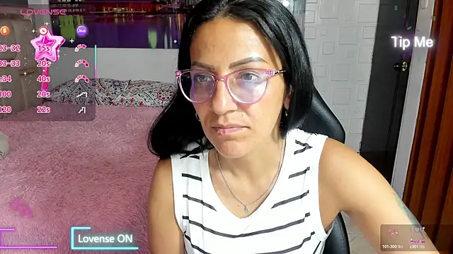 alma blue online show from April 7, 11:50 pm