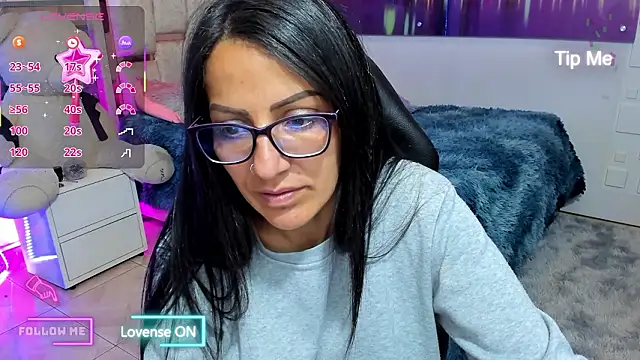 Snapshot of alma_blue chatting on February 17, 10:40 pm alma blue online show from February 17, 10:40 pm