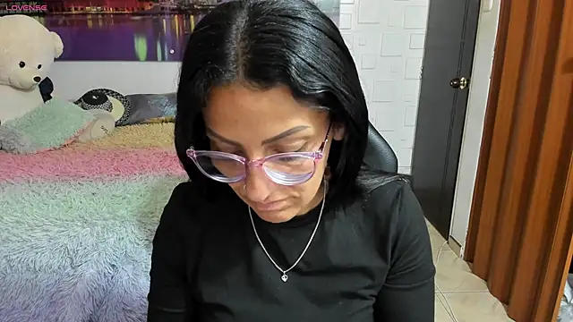 alma blue online show from March 28, 11:50 pm