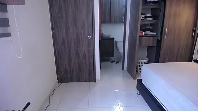 amyharlow 1 online show from April 11, 6:33 pm