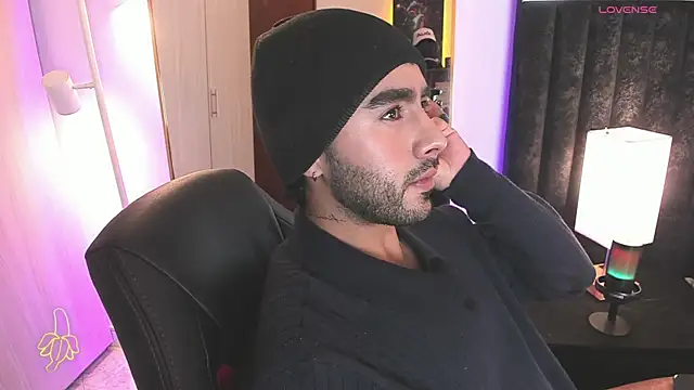 ItsMeEros online show from April 1, 10:50 pm