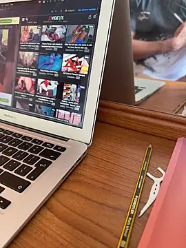 CoolBiDude online show from March 17, 12:41 pm