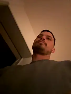 Jonkitzler1 online show from December 4, 4:28 pm