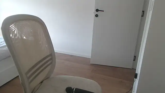 Snapshot of fuckable_milf chatting on April 23, 6:53 am fuckable milf online show from April 23, 6:53 am