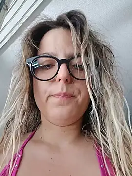 dolcehelena993 online show from May 31, 10:43 am
