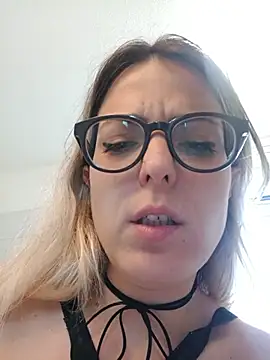 dolcehelena993 online show from June 2, 1:55 pm
