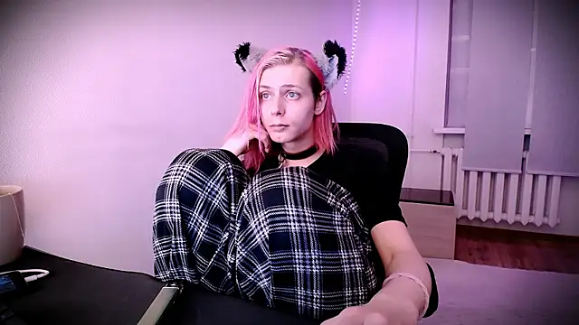 Littlepinkcat online show from February 6, 1:01 am