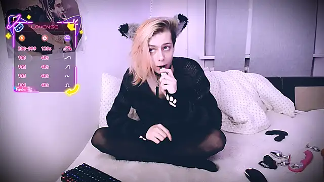 Littlepinkcat online show from December 5, 8:39 pm