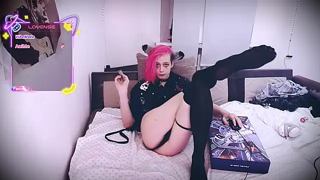 Littlepinkcat online show from December 21, 10:10 pm