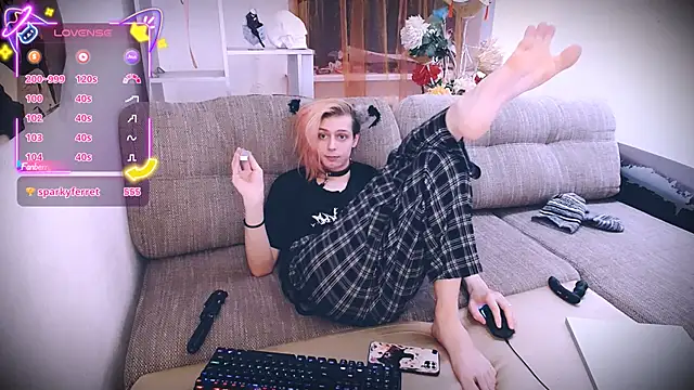 Littlepinkcat online show from November 29, 8:25 am