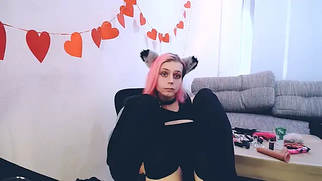 Littlepinkcat online show from February 26, 11:43 am