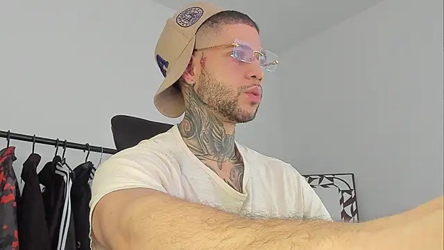  jamesleandros1 online show from November 9, 4:22 pm