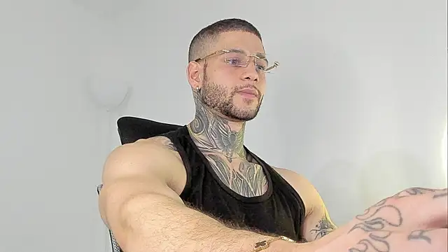Snapshot of _jamesleandros1 chatting on October 3, 1:09 am jamesleandros1 online show from October 3, 1:09 am