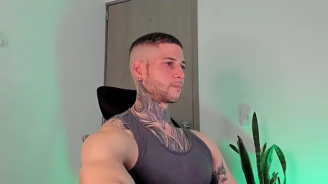  jamesleandros1 online show from February 4, 4:07 am