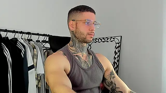  jamesleandros1 online show from November 26, 4:40 pm