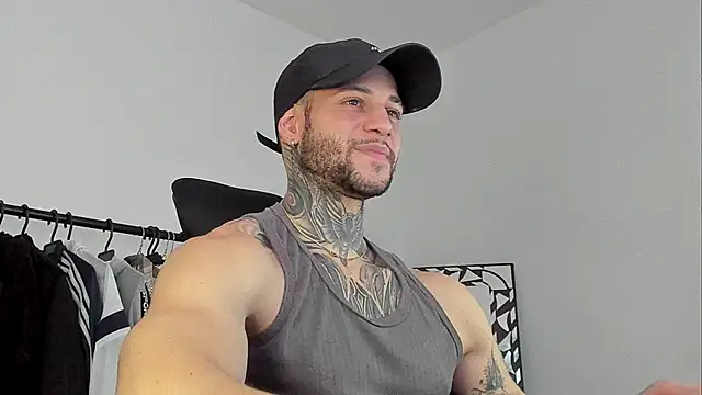 Snapshot of _jamesleandros1 chatting on October 10, 7:04 pm jamesleandros1 online show from October 10, 7:04 pm