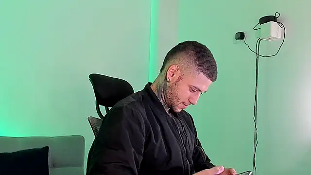  jamesleandros1 online show from July 7, 6:44 pm