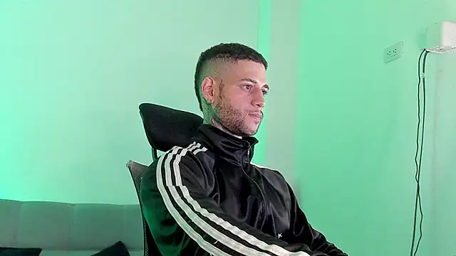  jamesleandros1 online show from August 4, 1:21 am