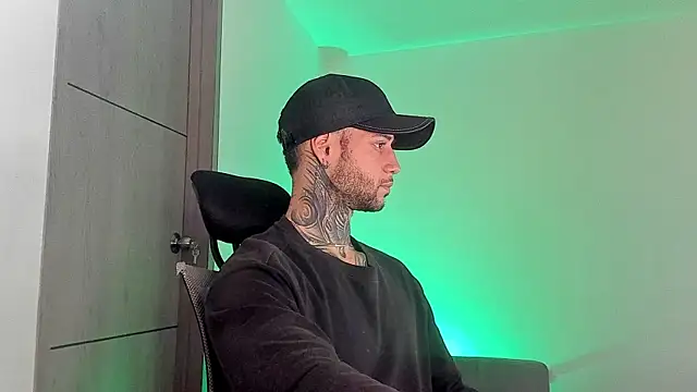  jamesleandros1 online show from June 6, 6:35 pm