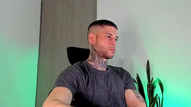  jamesleandros1 online show from February 8, 3:04 am